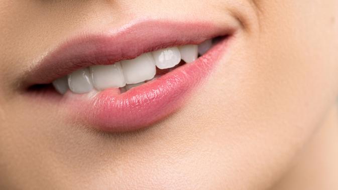 Ilustrasi gigi gingsul Foto oleh Shiny Diamond dari Pexels