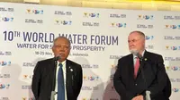 Menteri PUPR Basuki Hadimuljono (kiri) dan Presiden World Water Council (WWC) Loic Fauchon dalam pernyataan pers usai penutupan World Water Forum 2024, Jumat (24/5/2024). (Liputan6/Benedikta Miranti)