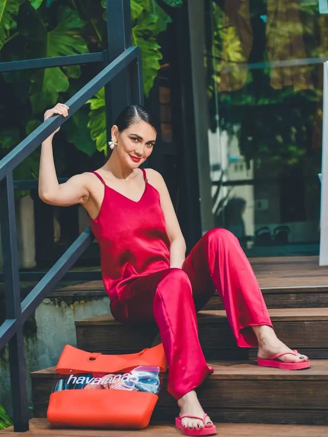 Tips Liburan Santai di Masa New Normal ala Luna Maya