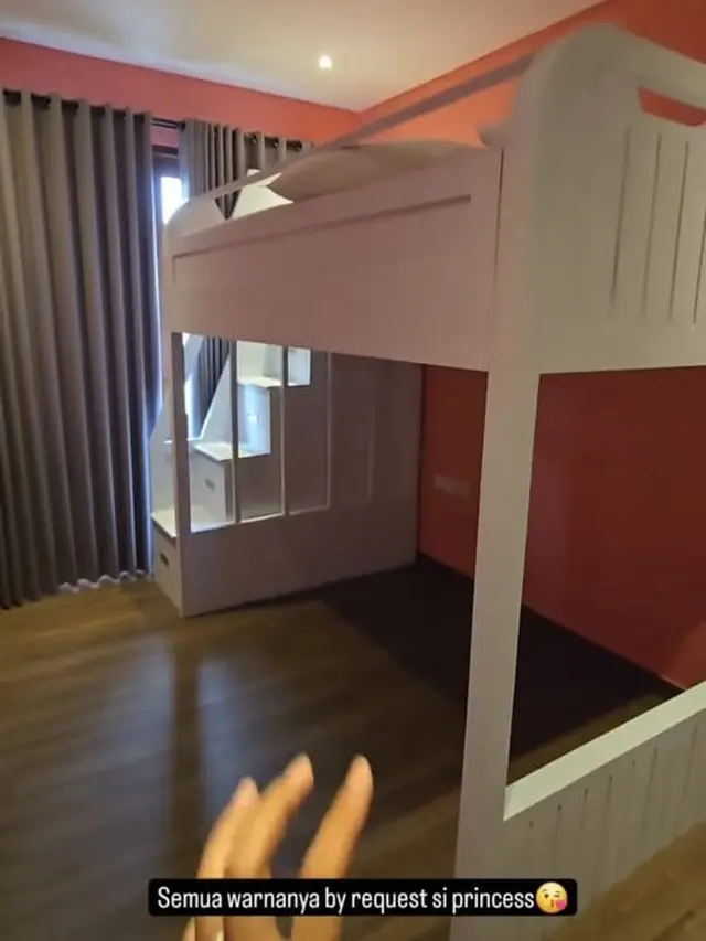 Potret Kamar Anak Dahlia Poland (Foto: Instagram @dahliachr)