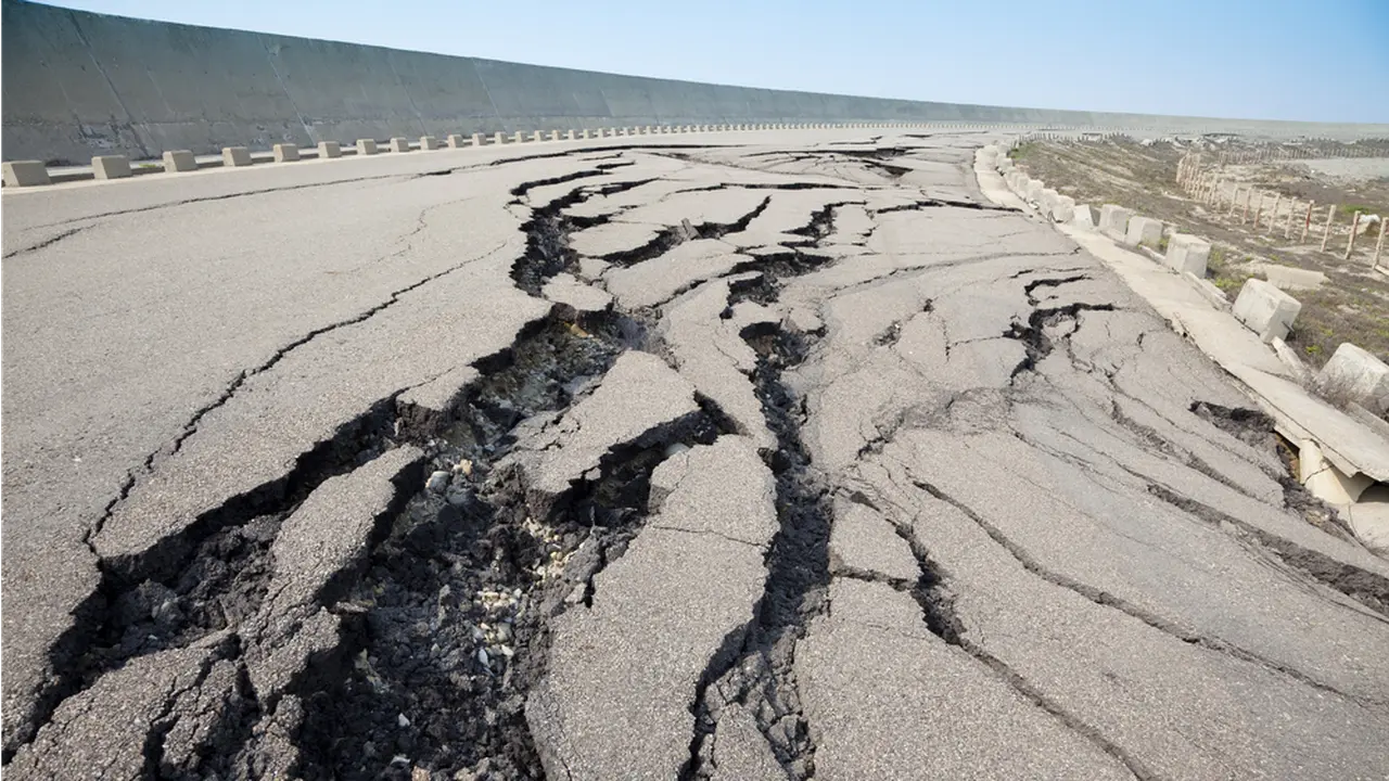 5 Cara yang Bikin Kamu Bertahan Kalau Gempa Hari Ini Terjadi