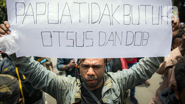 FOTO: Aksi Mahasiswa Papua Tolak Otonomi Khusus