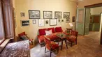Foto pada 29 Agustus 2020 ini menunjukkan interior Museum Sigmund Freud di Wina, Austria. Museum Sigmund Freud di Wina dibuka kembali untuk para pengunjung pada Sabtu (29/8) setelah menjalani proses renovasi dan rekonstruksi selama 18 bulan. (Xinhua/Georges Schneider)