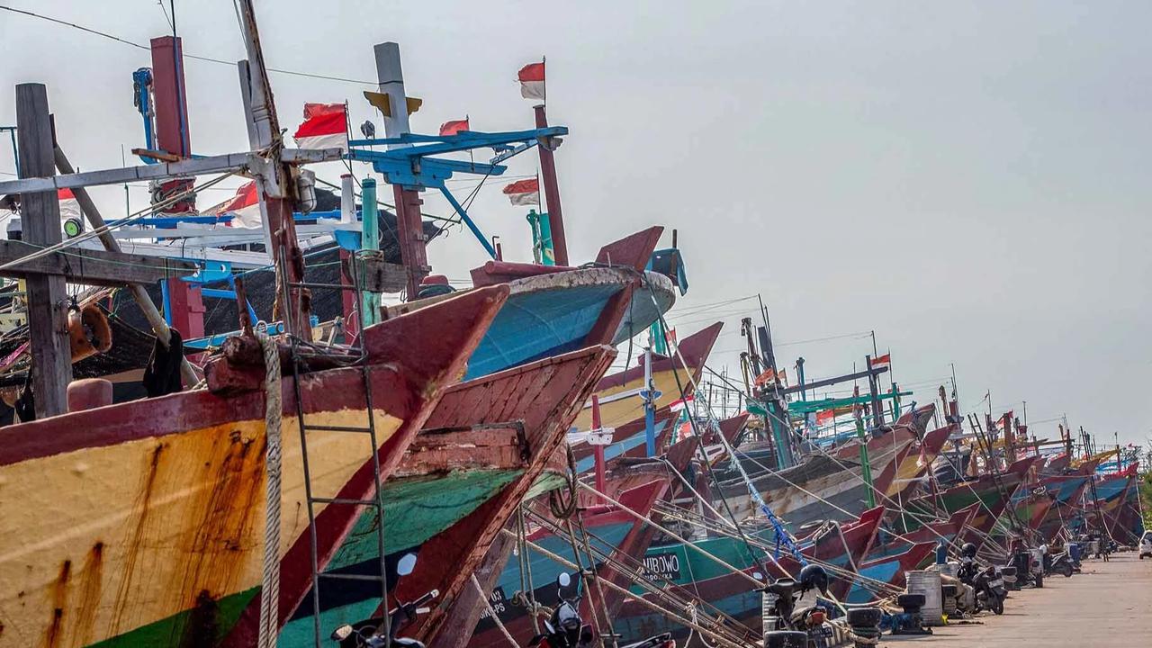 FOTO: Ribuan Kapal Nelayan Pati Berhenti Melaut Akibat Lonjakan Harga Solar