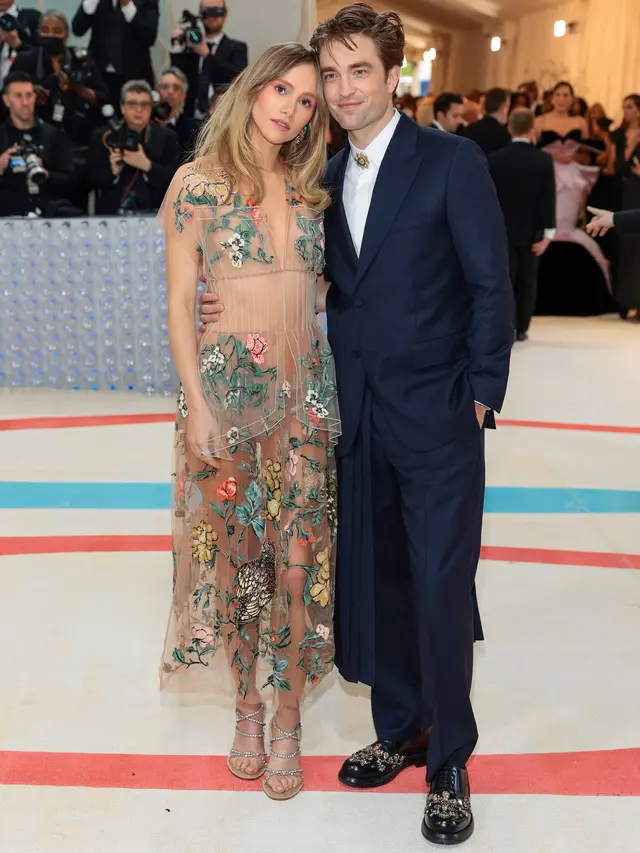 Suki Waterhouse dan Robert Pattinson