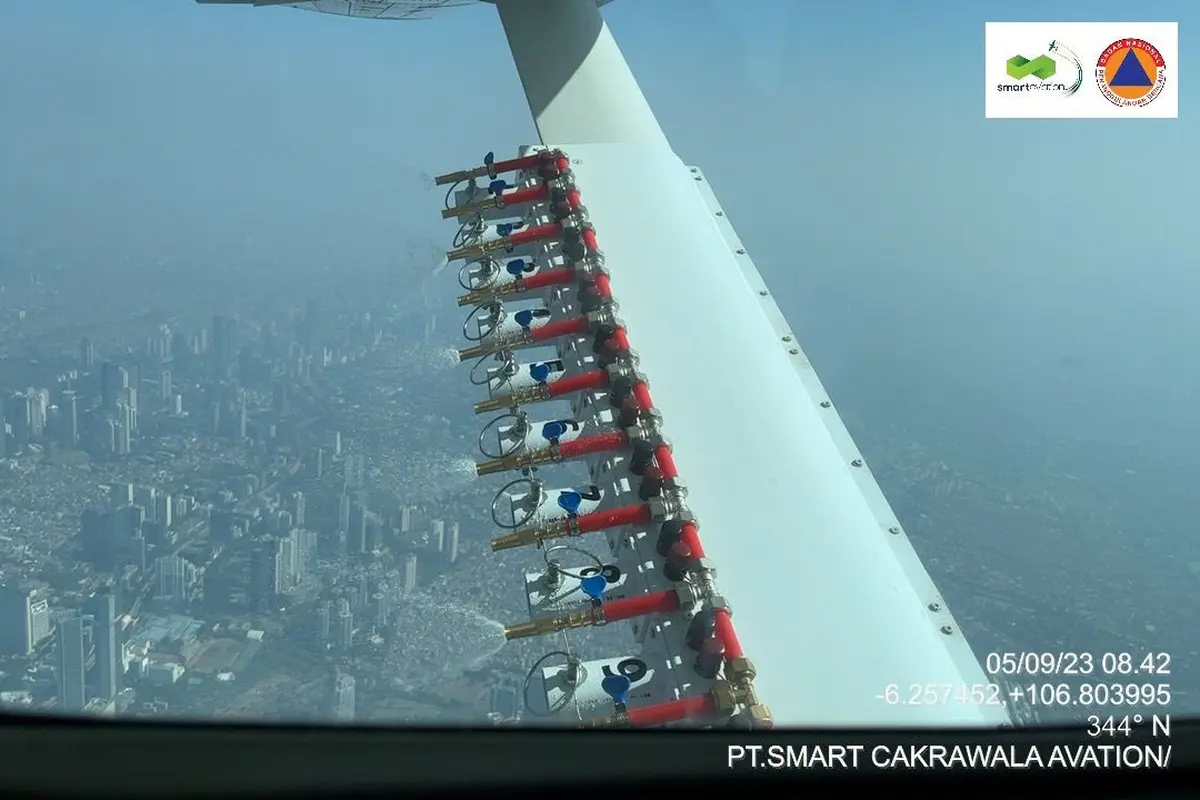 Pesawat BNPB membilas polusi udara selama KTT ASEAN 2023
