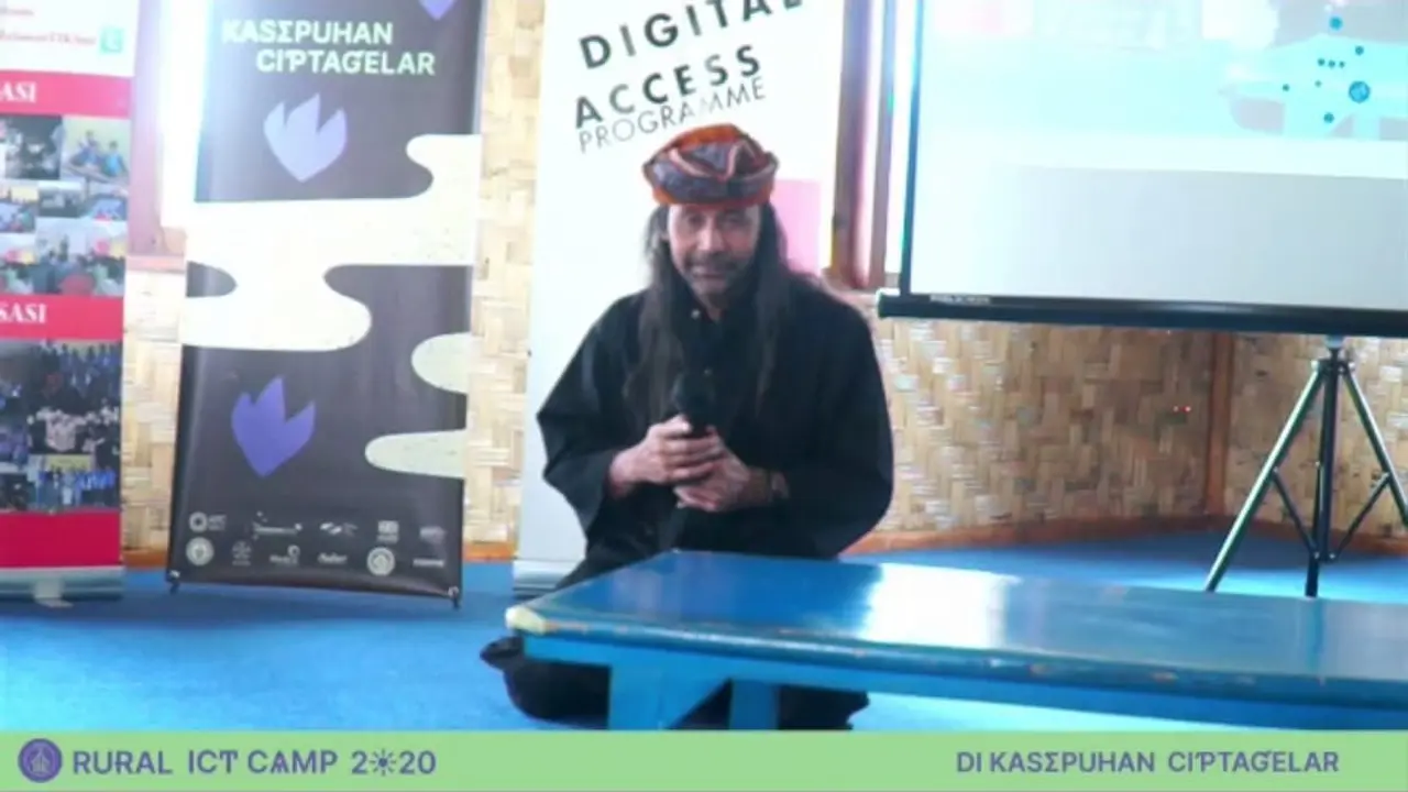 Tangkapan Layar Webinar Rural ICT