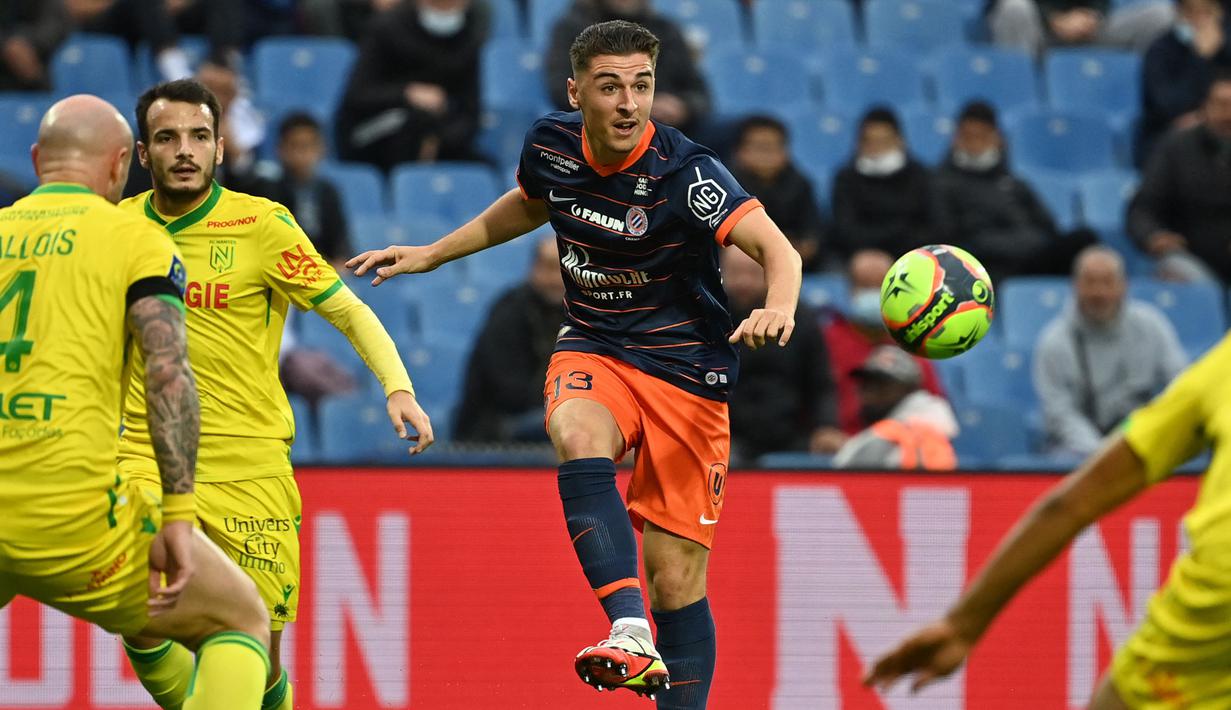 Joris Chotard telah membuat banyak orang terkesan pada musim ini di Ligue 1. Pemuda 20 tahun mampu tampil gemilang sebagai geladang Montpellier HSC. Chotard juga memiliki catatan 2123 menit bermain dengan 27 penampilan. (AFP/Pascal Guyot)
