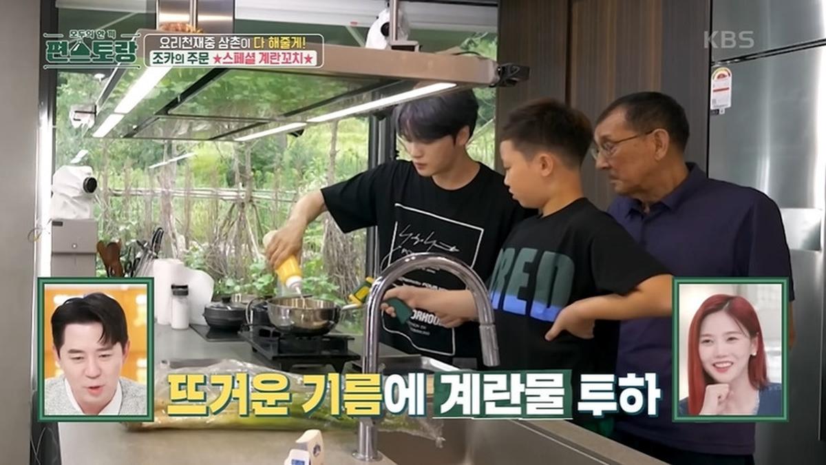 Siapa Sangka, Potret Kim Jaejoong Bikin Telur Gulung Jajanan SD Indonesia dan Langsung Sukses