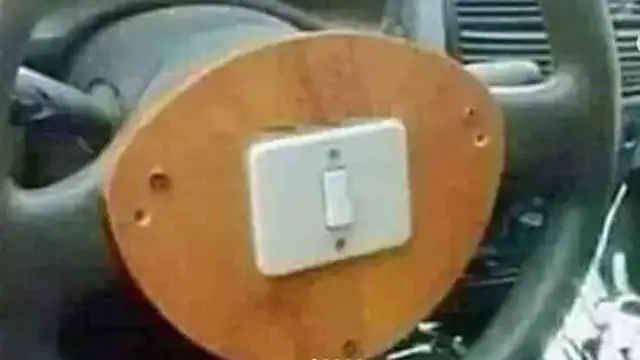 6 Potret Saklar dan Colokan Listrik di Tempat Tak Biasa Ini Bikin Tepuk Jidat