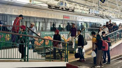 Imbas Konser Monas, KAI Buka Titik Naik di Stasiun Jatinegara untuk 13 KA dari Gambir