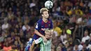 Sebagai pemain baru Barcelona, De Jong telah mencicipi posisi gelandang tengah (17 kali), gelandang bertahan (8), dan gelandang kiri (1). (AFP/Josep Lago)