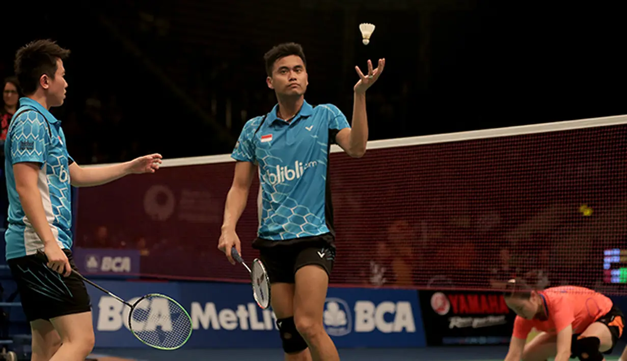 Tontowi Ahmad/Liliyana Natsir tampil memikat dan berhasil lolos ke babak semifinal Indonesia Open Premier Super Series. (Peksi Cahyo/Bola.com)