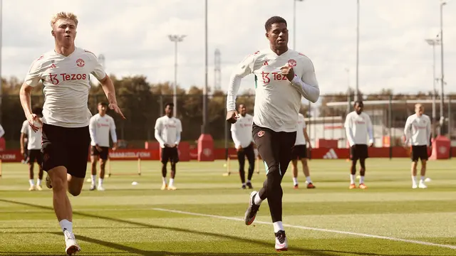 Foto: Senyum Semringah Pemain MU saat Latihan Jelang Lawan Brighton di Liga Inggris