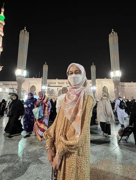 <p>Desy Ratnasari dan Nasywa Nathania (Instagram/desyratnasariterdepan)</p>