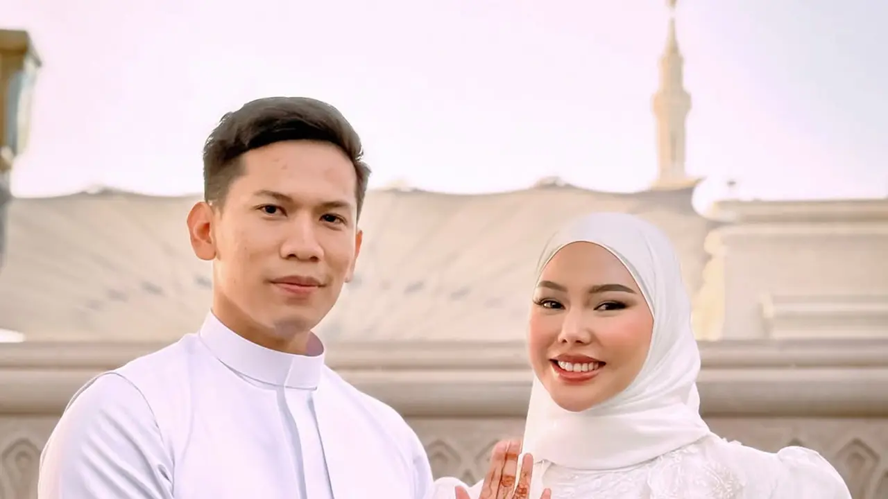Dara Arafah Tampil Sederhana nan Elegan dalam Abaya Putih Saat Akad Nikah di Masjid Nabawi