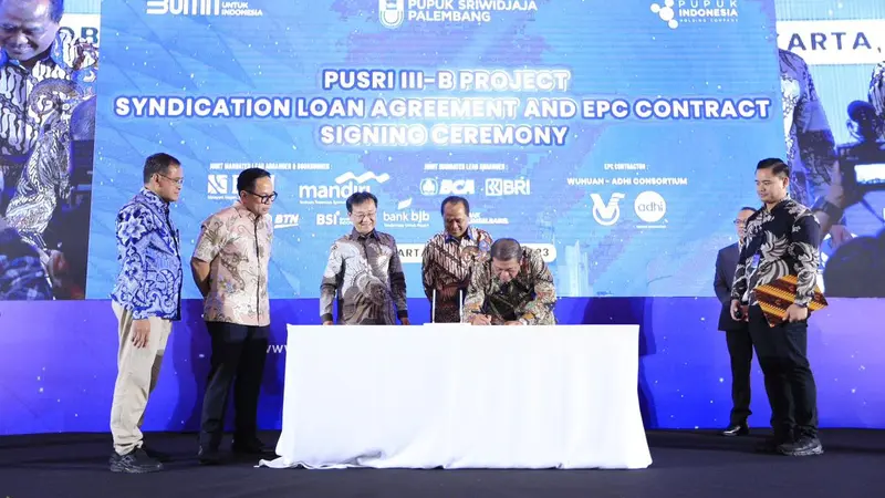 Pupuk Indonesia melakukan Penandatanganan Perjanjian Kredit Pendanaan dan Engineering Procurement Construction (EPC) Proyek Pusri-IIIB di Jakarta, Jumat (13/10/2023).