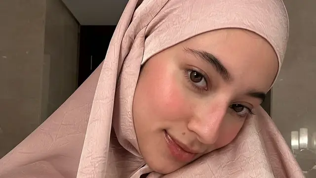 Potret Cantik Ameera Khan Pacar Jefri Nichol saat Tampil Berhijab (credit: instagram/littlemisskhan)