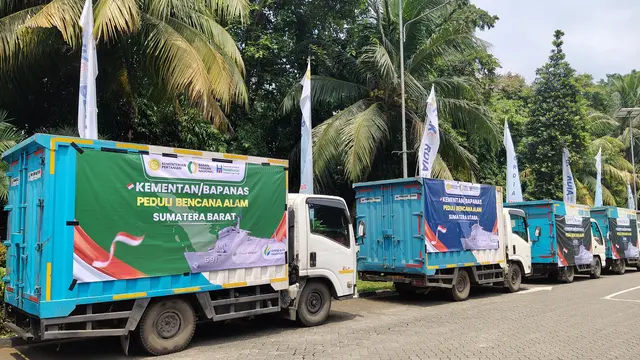 Menteri Pertanian (Mentan) Andi Amran Sulaiman saat melepas bantuan kemanusiaan untuk masyarakat terdampak banjir di Aceh, Sumatera Utara, dan Sumatera Barat.
