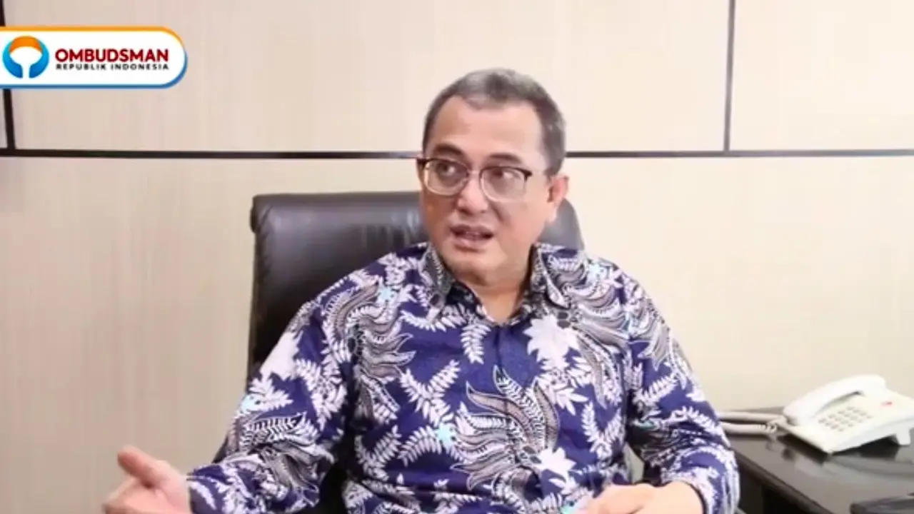Pimpinan Ombudsman Republik Indonesia, Indraza Marzuki Rais bersama timnya membahas temuan E-Warong fiktif di Kabupaten Blora, Jawa Tengah. (Liputan6.com/Ahmad Adirin)