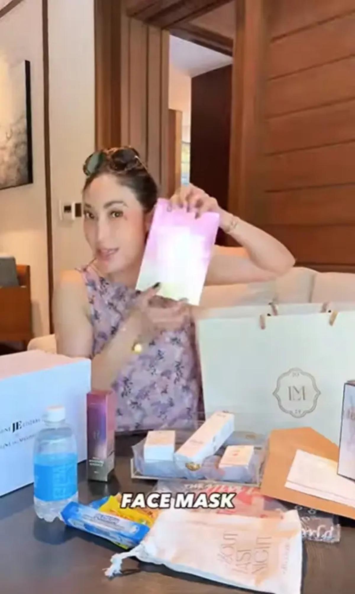 Intip Pilihan Souvenir Bridesmaid ala Luna Maya, Mulai dari Skincare hingga High Heels