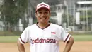 Pelatih Timnas Softball Putri Indonesia, Michael Trisnadi, saat latihan di Lapangan Softball, GBK, Jakarta, Selasa (12/11). Sebanyak 17 atlet akan turun di SEA Games 2019 mendatang. (Bola.com/M Iqbal Ichsan)