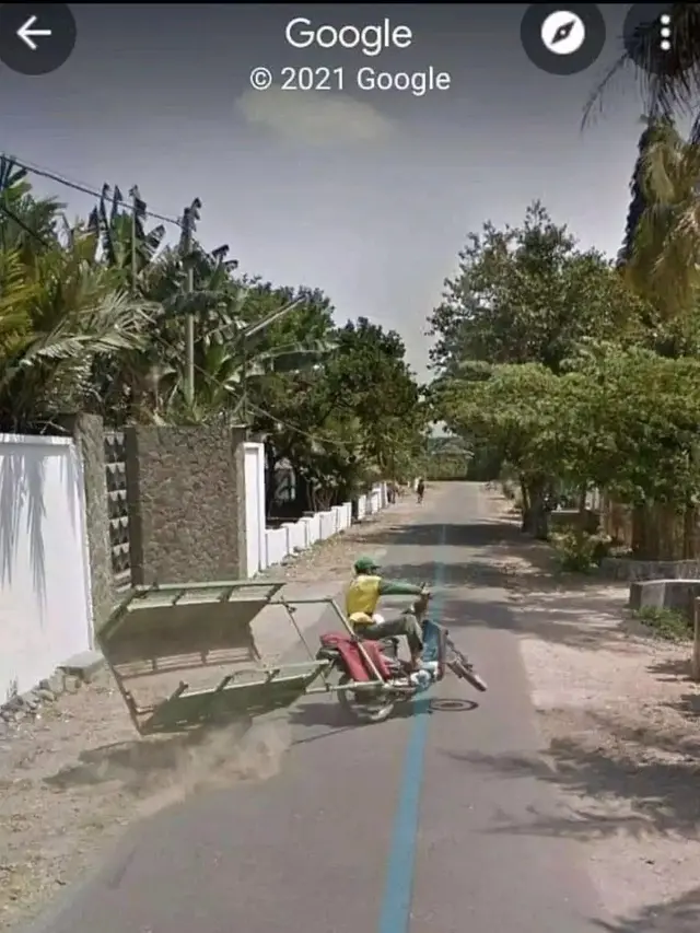 6 Momen Kocak Tak Terduga yang Tertangkap Google Street View, Absurd Banget