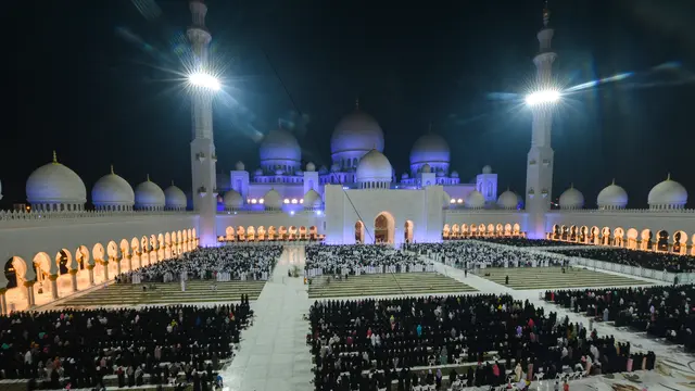 Berburu Lailatul Qadar di Masjid Agung Sheikh Zayed Abu Dhabi