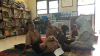 Kurang Kelas, Siswa SDN 02 Kademangan Tangsel Belajar di Dapur