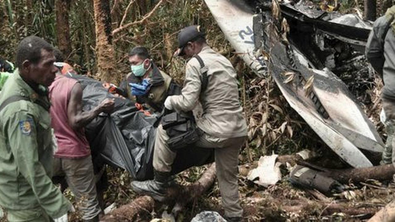 Keluarga histeris saat polisi umumkan nama jenazah korban Trigana
