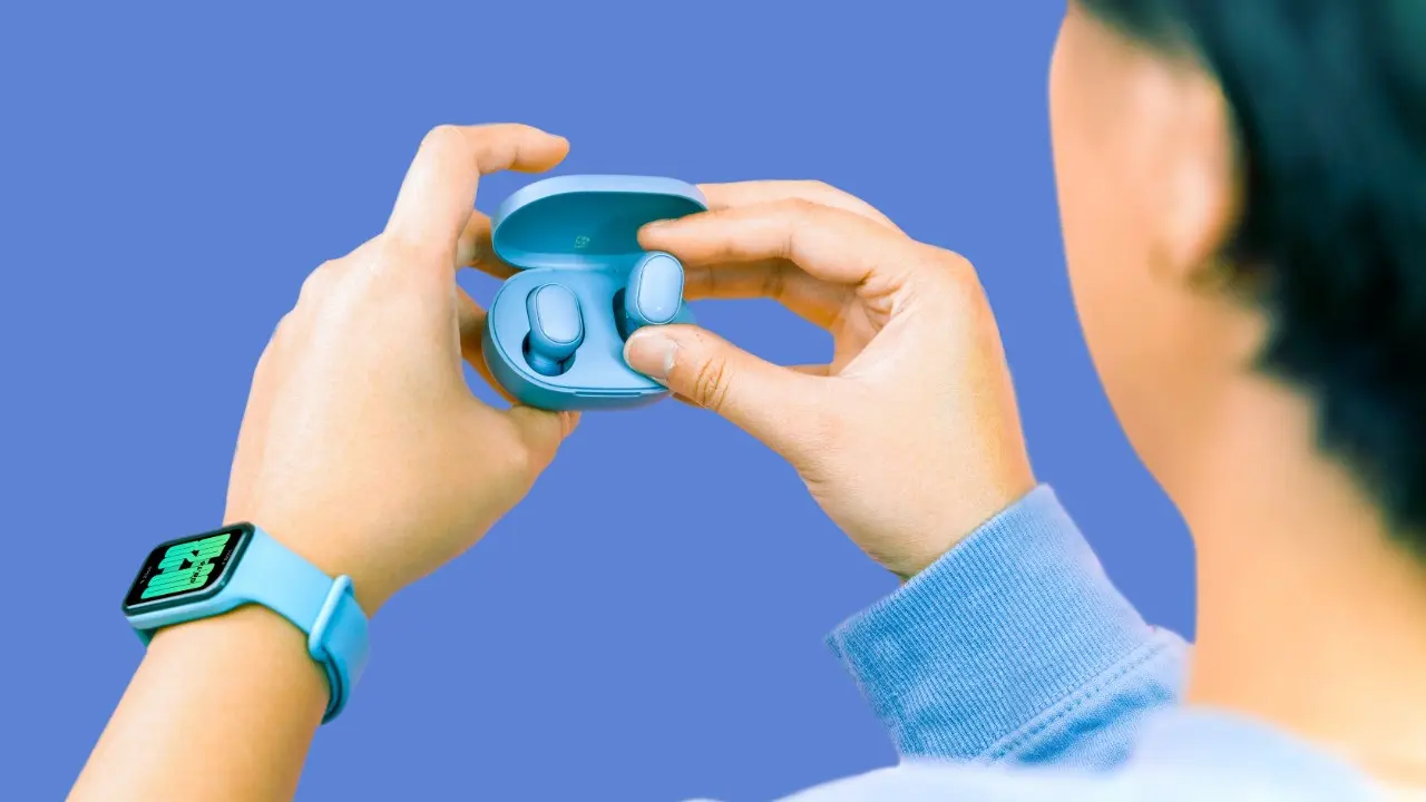 Redmi Buds Essential dan Redmi Smart Band 2 (Dok. Xiaomi)