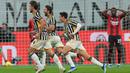 Pada menit ke-63, Locatelli sukses membuat Juve unggul. Ia melepas tembakan jarak jauh. Bola berbelok arah usai membentur Krunic. Milan 0-1 Juventus. (AP Photo/Luca Bruno)