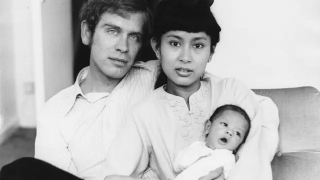 Aung San Suu Kyi, suaminya Michael Aris, dan anaknya Alexander di London tahun 1973. (Doc. ARIS FAMILY COLLECTION)