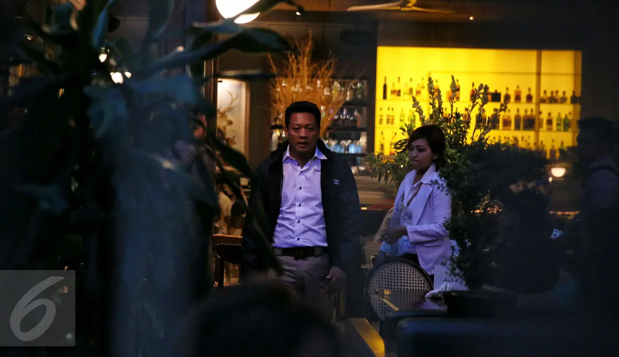 Direktur Reserse Kriminal Umum (Reskrimum) Polda Metro Jaya Kombes Krishna Murti saat tiba di Cafe Olivier Grand Indonesia, Jakarta, (19/1/2019). Kepolisian kembali melakukan rekonstruksi sampel kasus kopi beracun. (Liputan6.com/Faizal Fanani)