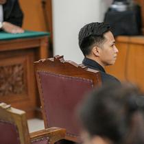 Terdakwa kasus pembunuhan berencana Brigadir Yosua Hutabarat, Richard Eliezer menjalani sidang pembacaan duplik atas replik Jaksa Penuntut Umum (JPU) di Pengadilan Negeri Jakarta Selatan, Kamis (2/2/2023). Diketahui, Bharada Richard Eliezer dituntut hukuman 12 tahun penjara di kasus pembunuhan berencana terhadap Brigadir N Yosua Hutabarat. (Liputan6.com/Faizal Fanani)
