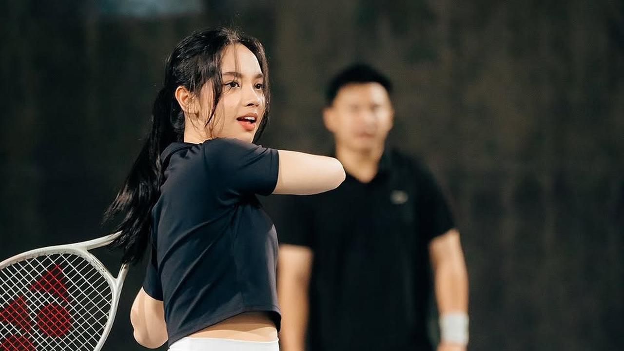 Cantik dan Energik, 4 Potret Sporty Lyodra Main Tenis Ditemani Randy Martin dan Davina Karamoy