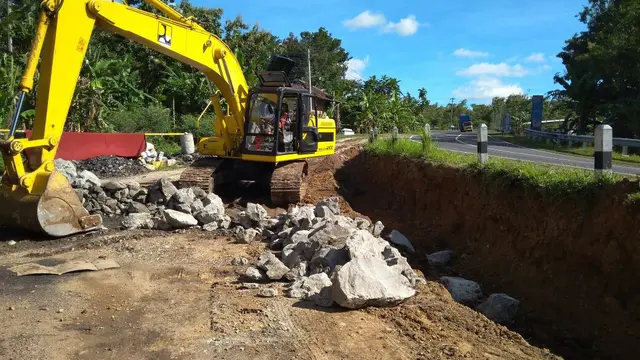 Excavator buatan PT Pindad. (Liputan6.com/Maulandy)