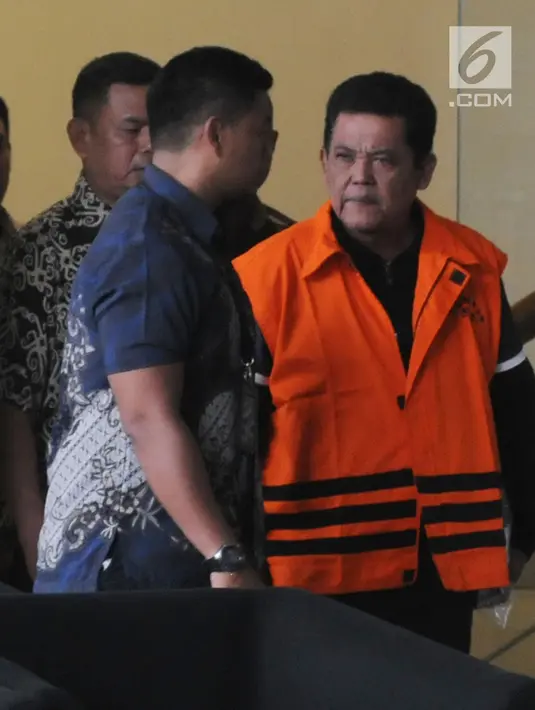 Wali Kota Pasuruan Setiyono usai menjalani pemeriksaan penyidik KPK di Gedung KPK, Jakarta, Jumat (5/10). KPK menetapkan Setiyono sebagai tersangka dugaan suap pascaterjaring Operasi Tangkap Tangan (OTT). (Merdeka.com/Dwi Narwoko)