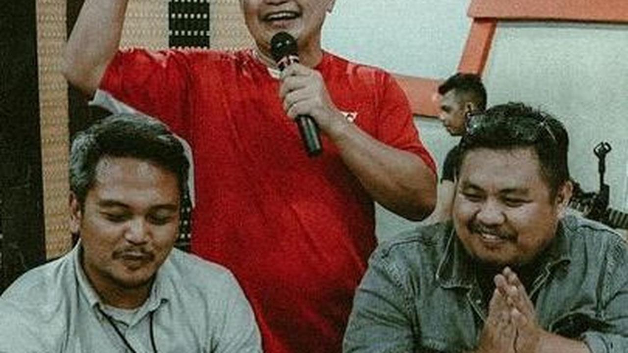 Dia kemudian menerima tantangan itu untuk membuat suasana semakin hangat.
