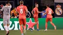 Pemain depan Real Madrid, Gareth Bale (dua kanan) melakukan selebrasi bersama Marco Asensio (kanan) usai mencetak gol ke gawang AS Roma dalam International Champions Cup (ICC) di New Jersey, AS, Selasa (7/8). (AP Photo/Julio Cortez)