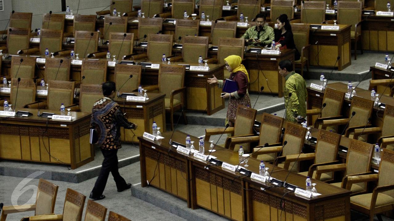 20160520-Rapat Paripurna DPR ke-27 Sepi Wakil Rakyat-Jakarta