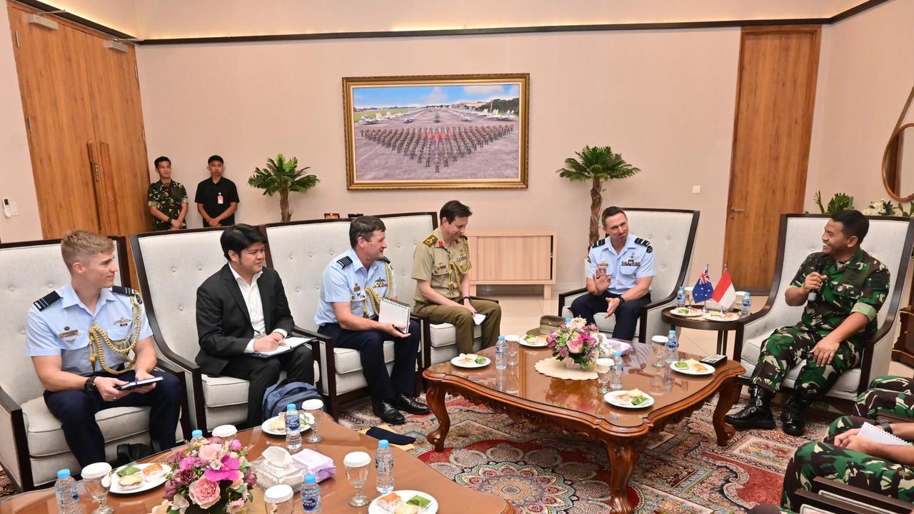 FOTO: Kaskoopsudnas Terima Kunjungan Kehormatan Air Commander Australia