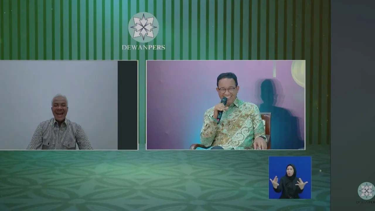 Ganjar Pranowo menyapa Anies Baswedan di acara Dewan Pers, Sabtu malam (10/2/2024).