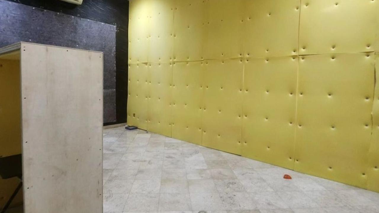 Mantan Wakil Menteri Luar Negeri Dino Patti Djalal mengungkap rumahnya yang diduga dijadikan tempat sindikat penipuan online international. Rumah keluarga Dino yang disewakan itu berada di Kemang, Jakarta Selatan.
