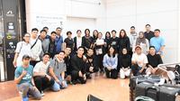 Raut wajah optimis terpancar dari Tim Bulutangkis Indonesia saat mendarat di Bandara Haneda Tokyo, Minggu 13 Juli 2025. (Bola.com/KBRI Tokyo)