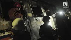 Kecelakaan kereta api jarak jauh Walahar Ekspress perjalanan Tanjung Priok-Purwakarta, dengan minibus di perlintasan Pasar Senen.