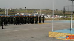 Citizen6, Lebanon: Pemberangkatan cuti secara resmi dilepas oleh Dansatgas Indobatt Letkol
Inf Suharto Sudarsono dengan upacara militer sederhana, Selasa (13/3). (Pengirim: Badarudin Bakri)