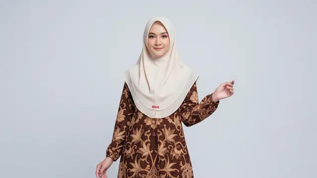 7 Model Gamis Batik Kombinasi Kain Polos Tren 2025, Tampil Anggun dan Modern