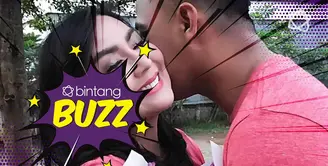 Lewat instagramnya, Tessa Kaunang kembali menggaungkan genderang perang pada Sandy Tumiwa.