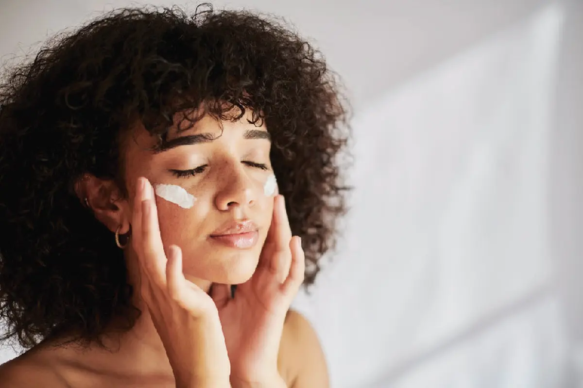 Mengupas Kekuatan Retinol untuk Atasi Kerutan dan Garis-garis Halus, Ketahui Cara Tepat Memakainya!
